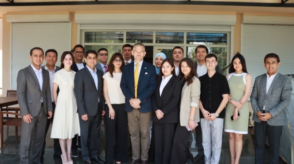 Uzbekistan’s largest Chevening cohort prepares for studies in UK