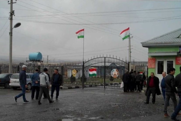 Uzbekistan plans to simplify border crossings with Tajikistan