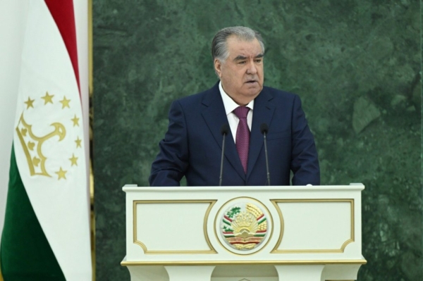 President sharply criticizes judges for poor performance and corruption