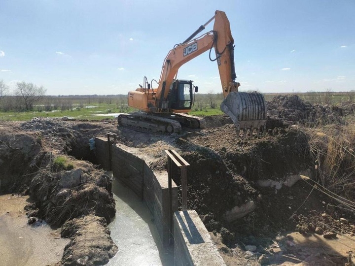 Подготовка к поливу: Казахстан чистит каналы и договаривается о воде