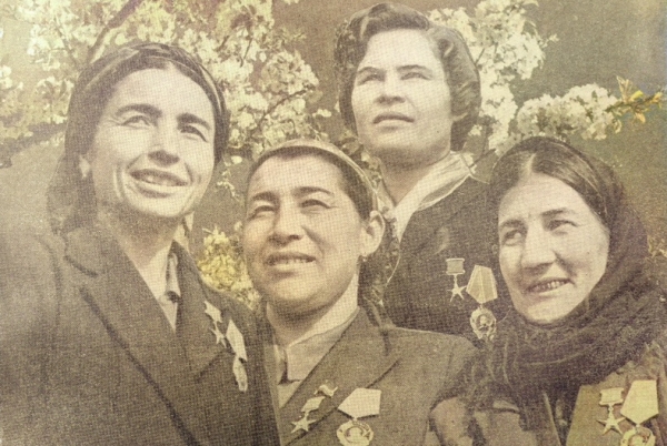 “To planes, tractors, and combines.” How Tajik women mastered male professions during GPW 1941-1945
