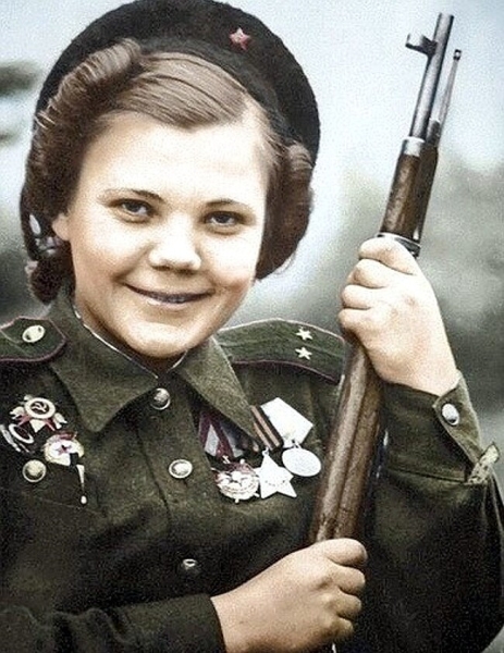“To planes, tractors, and combines.” How Tajik women mastered male professions during GPW 1941-1945